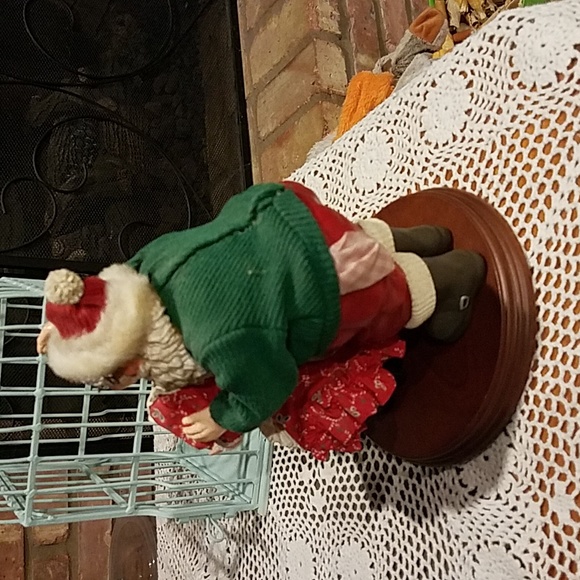 KSA FABRICHE COLLECTIBLE-"SANTA STEALS A KISS & COOKIE" - Picture 4 of 9